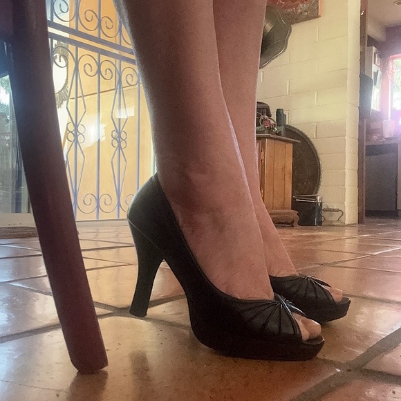 Retro Platform Black Peep-Toe Heels - Picture 2 of 7